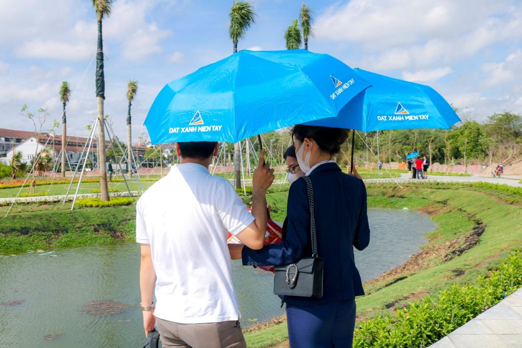 Tại sự kiện khá nhiều khách hàng quan tâm và thích thú tham quan công viên và dự án KDC Minh Châu